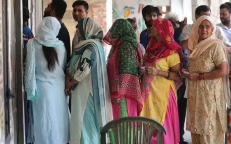 50.59 Percent voter turnout recorded till 3 pm in hariyana વિધાનસભા ચૂંટણી: હરિયાણામાં 5.30 વાગ્યા સુધીમાં 61.09 ટકા મતદાન