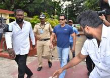 Maharashtra Election સલમાન ખાને પણ કર્યું મતદાન, આ અંદાજમાં પહોંચ્યો મતદાન મથક, જુઓ તસવીરો