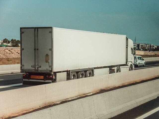 39 dead bodies found in container in london લંડનઃ એસેક્સમાં લૉરી કન્ટેનરમાંથી એકસાથે મળ્યા 39 લોકોના મૃતદેહ, મચ્યો હડકંપ