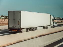 લંડનઃ એસેક્સમાં લૉરી કન્ટેનરમાંથી એકસાથે મળ્યા 39 લોકોના મૃતદેહ, મચ્યો હડકંપ