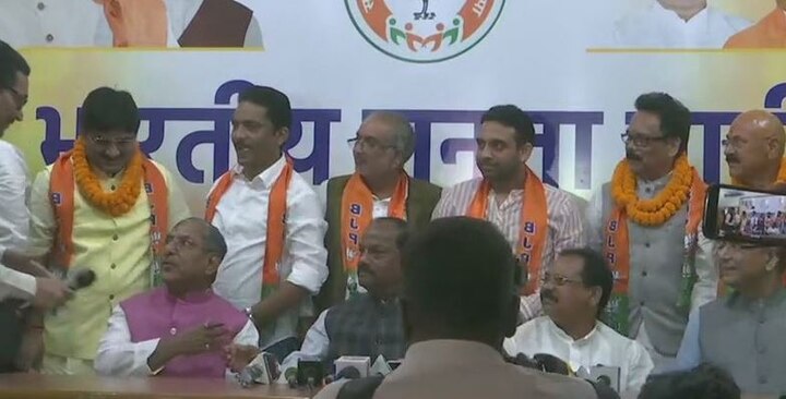 Four opposition MLAs join BJP in Jharkhand ઝારખંડઃ વિધાનસભા ચૂંટણી અગાઉ છ વિપક્ષ નેતાઓ ભાજપમાં સામેલ