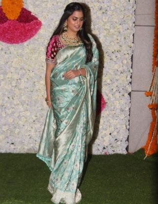 આ શાનદાર પાર્ટીમાં ઈશા અંબાણી પણ ખૂબ જ ખાસ અંદાજમાં જોવા મળી હતી.