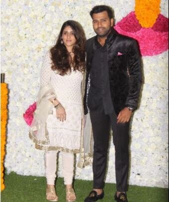 આ પાર્ટીમાં રોહિત શર્મા પણ પત્ની સાથે પહોંચ્યો હતો. 