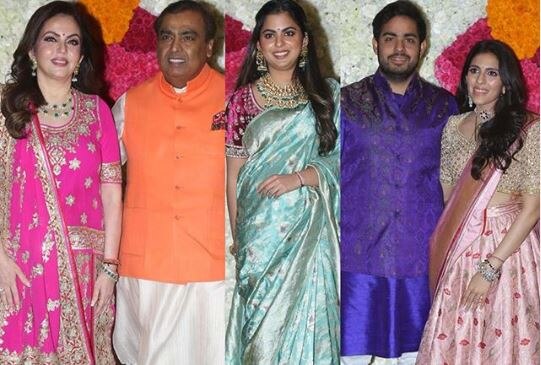 મુંબઈ: અંબાણી પરિવારે ગુરૂવારે મુંબઈમાં પોતાની ઈન્ડિયન પ્રીમિયર લીગ, મુંબઈ ઈન્ડિયન્સ માટે જિયો વર્લ્ડ સેન્ટરમાં એક શાનદાર દિવાળી પાર્ટીનું આયોજન કર્યું હતું.