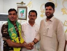 હરિયાણા: પૂર્વ જવાન તેજ બહાદુરે છોડી JJP, કહ્યું- દુષ્યંતે ભાજપ સાથે હાથ મિલાવીને જનતા સાથે વિશ્વાસઘાત કર્યો