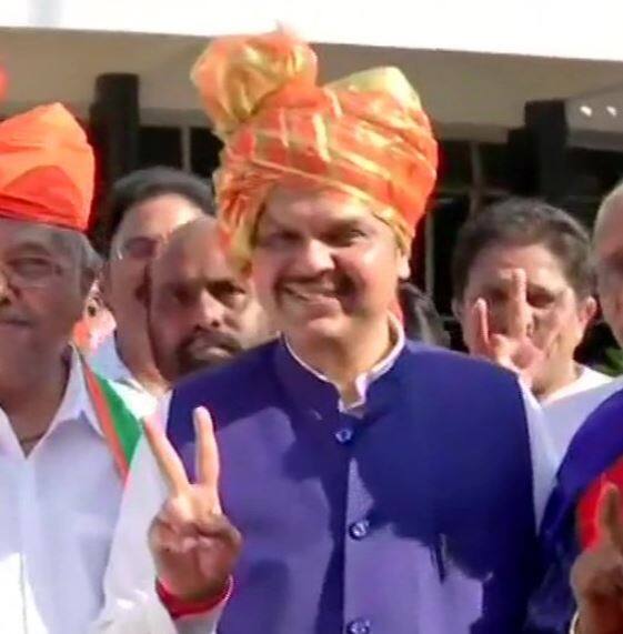 Devendra Fadnavis elected Maharashtra BJP legislature party leader BJP ધારાસભ્ય દળના નેતા બન્યા ફડણવીસ, કહ્યુ- શિવસેના સાથે બનશે સરકાર