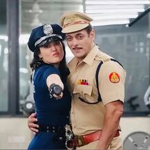 સલમાનની \'Dabangg 3\'માં આ હૉટ એક્ટ્રેસની થઇ એન્ટ્રી, પોલીસવાળી બનીને મચાવશે ધમાલ, જુઓ તસવીરો