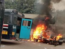 દિલ્હી: તીસ હજારી કોર્ટમાં પોલીસ અને વકીલો વચ્ચે હિંસક અથડામણ, વાહનોમાં તોડફોડ કરી આગ ચાંપી દીધી