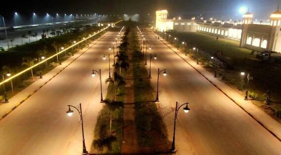 ઇમરાને ગુરુદ્વારા દરબાર સાહિબની તસવીરો શેર કરીને લખ્યું કે, “ગુરુ નાનકજીના 550માં જન્મોત્સવ સમારોહ માટે રેકોર્ડ સમયમાં કરતારપુરને તૈયાર કરવા બદલ સરકારને અભિનંદન આપવા માંગું છું. ”