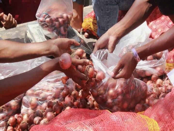 Onion price reached at 100 Rs per kilo in Delhi ફરી રડાવી રહી છે ડુંગળી, ભાવ પહોંચ્યો 100 રૂપિયા, સરકારે લીધો આ ફેંસલો