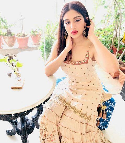 કાર્તિક આર્યનના મોનોલૉગ જ તેની ફિલ્મની ખાસિયત હોય છે પરંતુ હવે આ ફિલ્મમાંથી તે દૂર કરવામાં આવી શકે છે. ફિલ્મ પતિ, પત્ની ઔર વોને મુદસ્સર અજીજે બનાવી છે. જેમાં કાર્તિક, ભૂમિ ઉપરાંત અનન્યા પાંડે અને અપારશક્તિ ખુરાના પણ છે. (તસવીર સૌજન્યઃ ઈન્સ્ટાગ્રામ)