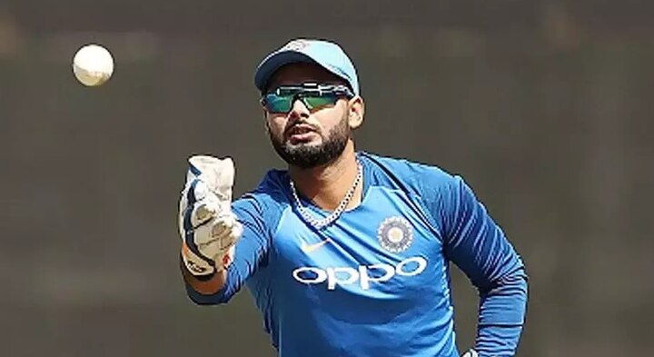 Wicket Keeper Rishabh Pant trolled on Twitter રીષભ પંતે બીજી ટી-20માં પણ કરી એવી મૂર્ખામી કે સોશિયલ મીડિયા પર ઉડી ખરાબ મજાક, જાણો વિગત