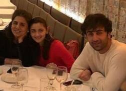 નીતુ કપૂર સાથે ડિનર ડેટ પર ગયા આલિયા-રણબીર, આ તસવીર થઇ વાયરલ