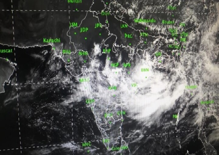 Weather department forecast normal to medium rainfall in upcoming days in Gujarat ખેડૂતો સાવધાન! 13 અને 14 નવેમ્બરે ગુજરાતમાં કઈ-કઈ જગ્યાએ પડી શકે છે વરસાદ? હવામાન વિભાગે શું કરી આગાહી? જાણો વિગત