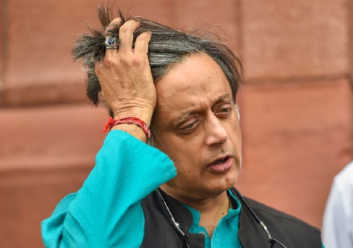 Bailable warrant against congress leader Shashi Tharoor for controversial remark on Pm Modi કોંગ્રેસના દિગ્ગજ નેતા શશી થરૂર સામે જાહેર થયું વોરંટ, PM મોદી પર કરી હતી વાંધાનજક ટીપ્પણી