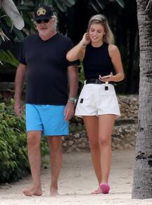 49 વર્ષ નાની છોકરીના પ્રેમમાં પડ્યો આ ખેલાડી, કેન્યાની હૉટલમાં બન્નેની મસ્તી કરતી તસવીરો વાયરલ