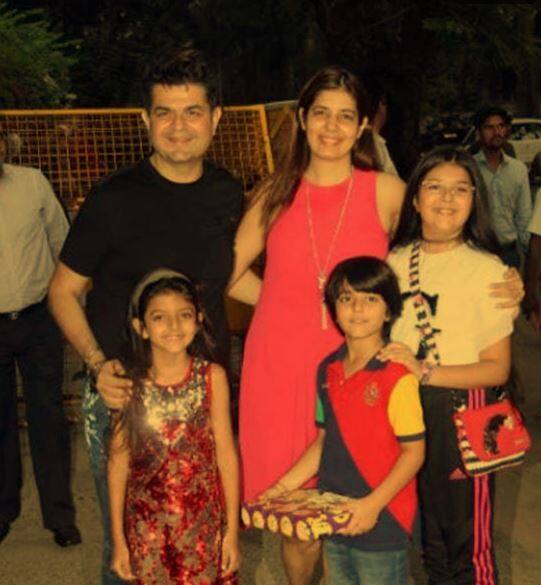 જાણીતા ફોટોગ્રાફર ડબ્બૂ રત્નાની તેની પત્ની અને ત્રણ બાળકો સાથે આરાધ્યાની બર્થ ડે પાર્ટીમાં સામેલ થયો હતો.