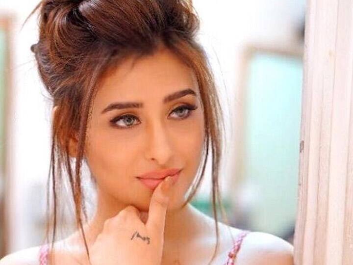 Bigg Boss 13: Hindustani Bhau comments on Mahira Sharma lips માહિરા શર્માના હોઠને લઈને આ શખ્સે શું કરી ગંદી કોમેન્ટ? જાણો વિગત