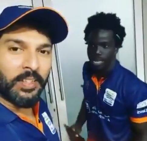 Yuvraj Singh Makes West Indies Player Speak In Punjabi વેસ્ટઈન્ડિઝનાં ખેલાડીને પંજાબી શિખવાડી રહ્યો છે યુવરાજ સિંહ, વીડિયો વાયરલ