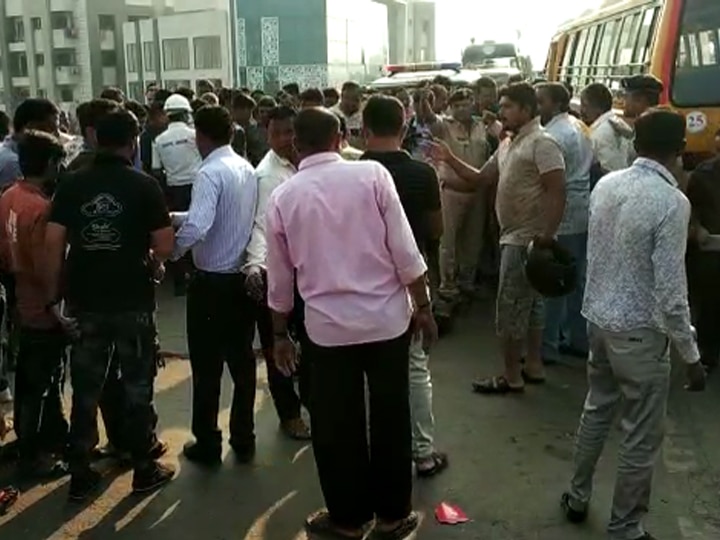 City bus and bike accident in Surat, three died of one family  સુરતઃ પૂરપાટ જતી સિટી બસે 3ને લીધા અડફેટે, પિતા-પુત્ર સહિત 3ના મોતથી અરેરાટી