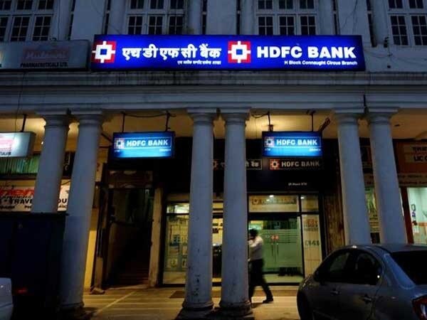 savings hdfc bank cuts fixed deposit rates from 16 november 2019 check દેશની આ દિગ્ગજ બેંકે ગ્રાહકોને આપ્યો મોટો ઝાટકો, FDના વ્યાજ દરમાં કર્યો ધરખમ ઘટાડો