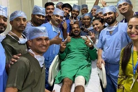 cricket shikhar dhawan injured during syed mushtaq ali trophy ટીમ ઇન્ડિયા માટે Bad News, આ સ્ટાર બેટ્સમેન મેચ દરમિયાન ઈજાગ્રસ્ત, હોસ્પિટલમાં દાખલ