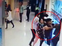 રાજકોટના મોલમાં પરિવાર ફિલ્મ જોવા પહોંચ્યો અને અજાણ્યા શખ્શોએ જાહેરમાં તરૂણીની કરી છેડતી પછી શું થયું? જાણો વિગત