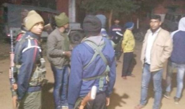 four  police personnel killed in Naxal attack in poll-bound Jharkhand ઝારખંડમાં મતદાન અગાઉ નક્સલી  હુમલો, ચાર પોલીસકર્મી શહીદ