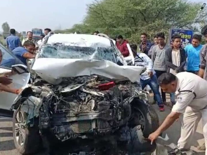 Four of Vadodara family die in accident in Indore-Ahmedabad Highway ઈન્દોર-અમદાવાદ હાઈવે પર વડોદરાના પરિવારનો ભયંકર અકસ્માત, 4 લોકોનાં મોત, કેવી રીતે સર્જાયો અકસ્માત, જાણો વિગત