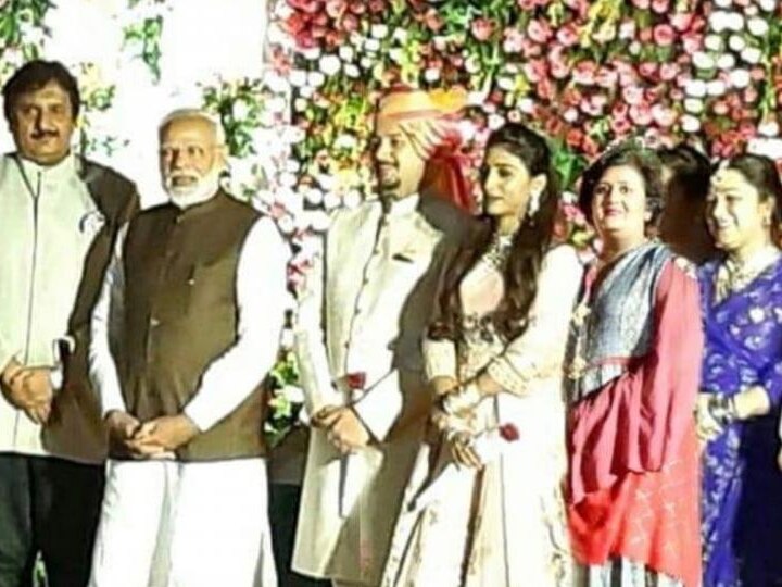 Prime Minister Narendra Modi graces Actress Mohena Singh wedding reception TVની કઈ અભિનેત્રીના ગ્રાન્ડ રિસેપ્શનમાં PM નરેન્દ્ર મોદીએ હાજરી આપી? જાણો વિગત