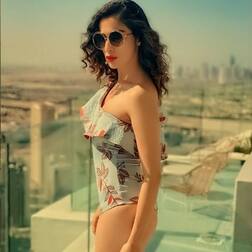 સાઉથની એક્ટ્રેસ રાય લક્ષ્મીએ શેર કરી હોટ તસવીરો, ધોની સાથેના અફેરને લઈ હતી ચર્ચામાં