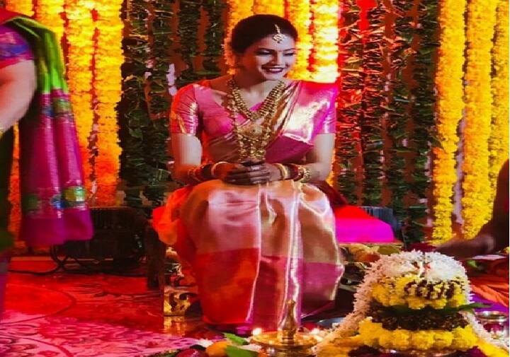 26 વર્ષની આશ્રિતા શેટ્ટી મુંબઈની રહેવાસી છે અને અત્યાર સુધીમાં પાંચ ફિલ્મોમાં કામ કરી ચુકી છે. આશ્રિતા ટાઇમ્સ ફ્રેશ ફેસ વિનર પણ રહી ચુકી છે. 