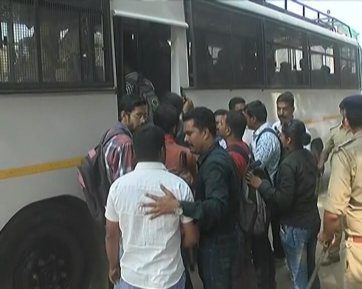Examiners protests to Bin Sachivalay Clerk exam in Gandhinagar બિન સચિવાલય પરીક્ષામાં ગેરરીતિ મામલે ગાંધીનગરમાં વિદ્યાર્થીઓનો હલ્લાબોલ, પોલીસે પકડી-પકડીને ડબામાં બેસાડ્યા