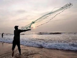 પાકિસ્તાને કરી વધુ એક નાપાક હરકત, દરિયામાંથી 18 ભારતીય માછીમારોને પકડીને કરાંચી લઇ ગયુ