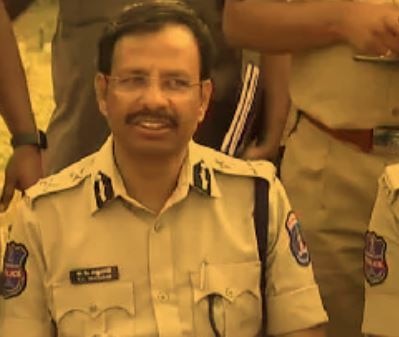 Hyderabad vet rape-murder case : Accused snatched weapons from cops, says Cyberabad Commissioner સરેન્ડર માટે તૈયાર નહોતા આરોપી, જવાબી ફાયરિંગમાં ઠાર મરાયાઃ તેલંગણા પોલીસ