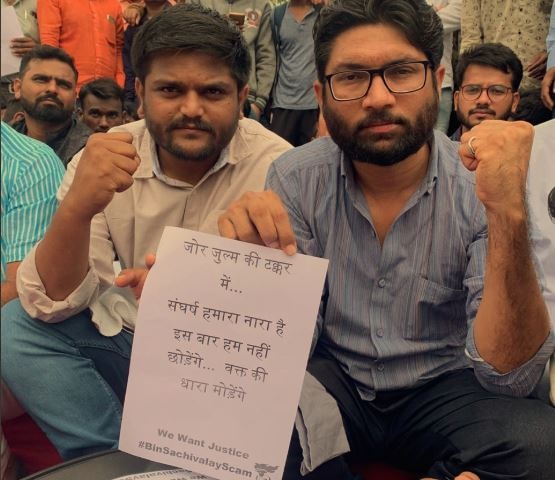 Hardik patel and jignesh mevani are on hunger strike over non-secretarial clerk exam scam બિનસચિવાલય પરીક્ષા વિવાદ: હાર્દિક પટેલ અને ધારાસભ્ય મેવાણીના પ્રતીક ઉપવાસ