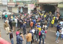 દિલ્હી આગઃ સાંકડી ગલીઓ, ગીચ બિલ્ડિંગ, જુઓ તાંડવની તસવીરો