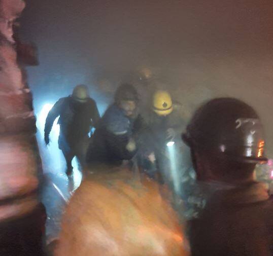 ઘટના જ્યાં બની તે વિસ્તાર ખૂબ ગીચ છે. જેના કારણે આગ વધુ વિકરાળ બની હતી. ઘટના બાદ વિસ્તારમાં હાહાકાર મચી ગયો હતો.