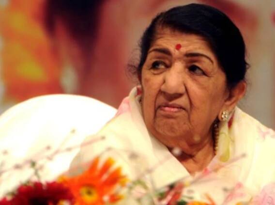 લતા મંગેશકરને 28 દિવસ બાદ હોસ્પિટલમાંથી અપાઈ રજા, ઘરે પહોંચતા પ્રશંસકોનો આભાર માન્યો