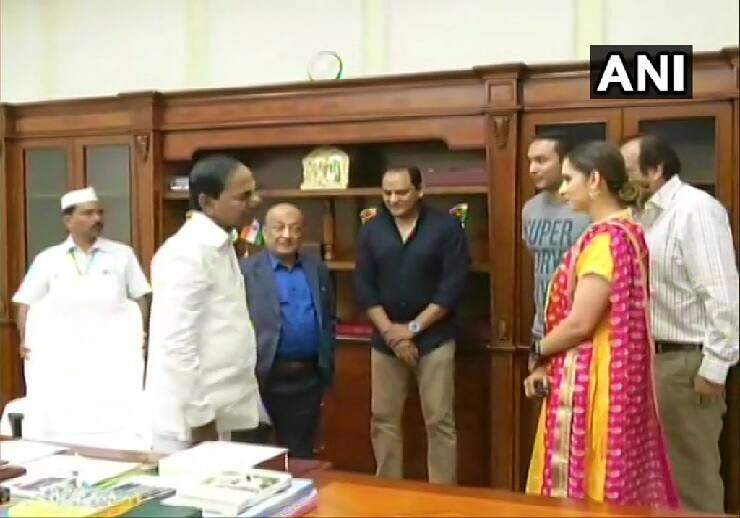 Know why Mohammed Azharuddin and Sania Mirza met CM K Chandrashekar Rao સાનિયા મિર્ઝા અને અઝહરુદ્દીને તેલંગાણાના CMની એક સાથે કેમ કરી મુલાકાત ? કારણ જાણીને રહી જશો દંગ