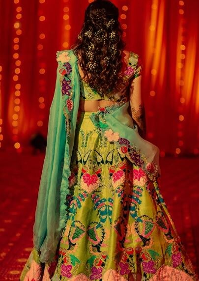 અનમે આ પહેલા પણ પ્રી વેડિંગ સેલિબ્રેશનની તસવીરો શેર કરી હતી. તેમણે સેલિબ્રેશનમાં વ્હાઇટ ટોપ અને પિંક ફ્રિલ્ડ સ્કર્ટ પહેર્યું હતું.