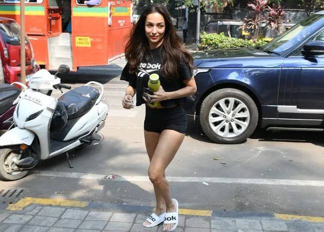 મલાઈકા પોતાની ફિટનેસને લઈને બોલીવૂડમાં જાણીતી છે અને ફિટનેસને લઈ મલાઈકા ફેન્સને પણ ઈન્સ્પાયર કરે છે. 