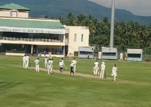 Ranji Trophy: ટીમ ઈન્ડિયાના સ્ટાર બેટ્સમેને કરી બબાલ, એમ્પાયરનો હાથ પકડીને.....