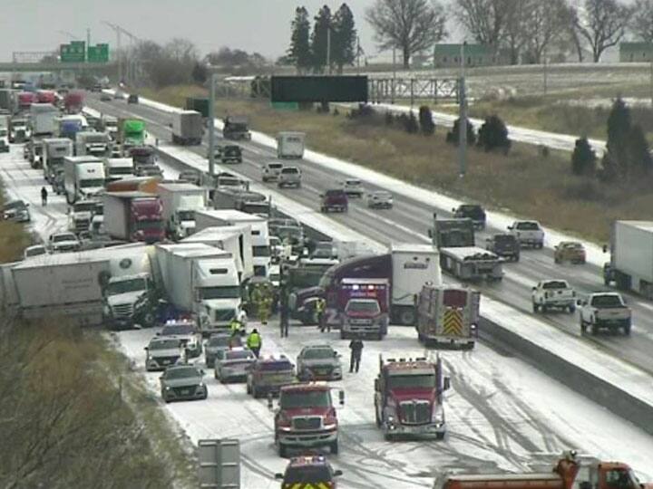 Heavy Snowfall 50-vehicle pileup leaves 1 seriously injured in US USમાં બરફનું તોફાન, એક પછી એક 50 વાહનો ધડાધડ અથડાયા, વીડિયો જોઈને ચોંકી જશો