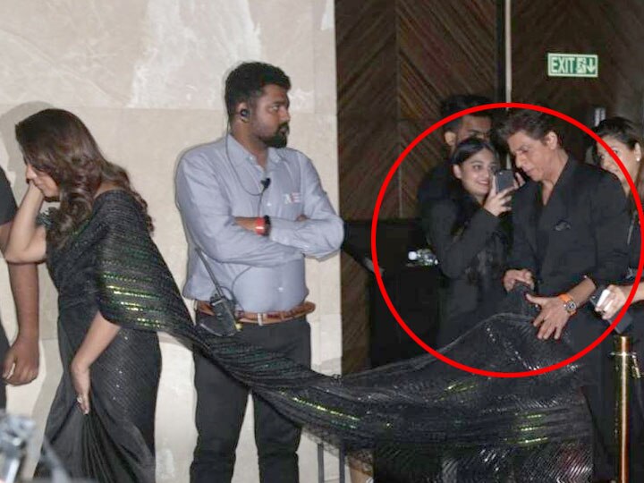 Shahrukh Khan was seen bending down to pick up his wife Gauri Khan long dress trail શાહરૂખ ખાન કઈ મહિલાના ગાઉનનો છેડો ઉંચો કરીને ચાલતો જોવા મળ્યો? નામ જાણીને ચોંકી જશો