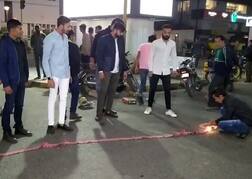 રાજકોટ: બિન સચિવાલયની પરીક્ષા રદ થતા NSUIએ ફટાકડા ફોડી કરી ઉજવણી