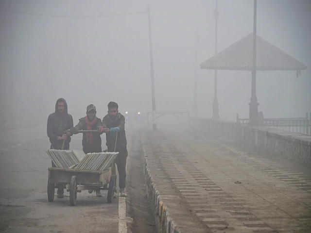 cold wave continues in delhi with low recorded ઉત્તર ભારત ઠુઠવાયુ, દિલ્હીમાં ઠંડીએ તોડ્યો 22 વર્ષ જુનો રેકોર્ડ, જાણો વિગતે