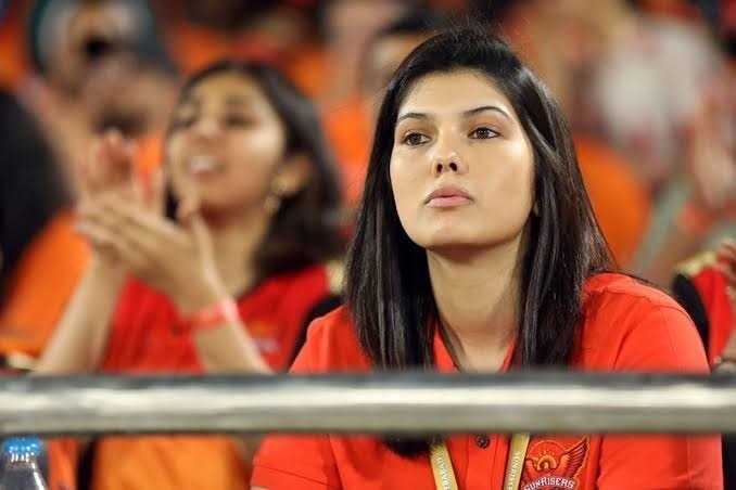 IPL Auctionમાં છવાઈ ગઈ આ મિસ્ટ્રી ગર્લ, જાણો કોણ છે આ યુવતી જેણે લગાવી ખેલાડીઓની બોલી