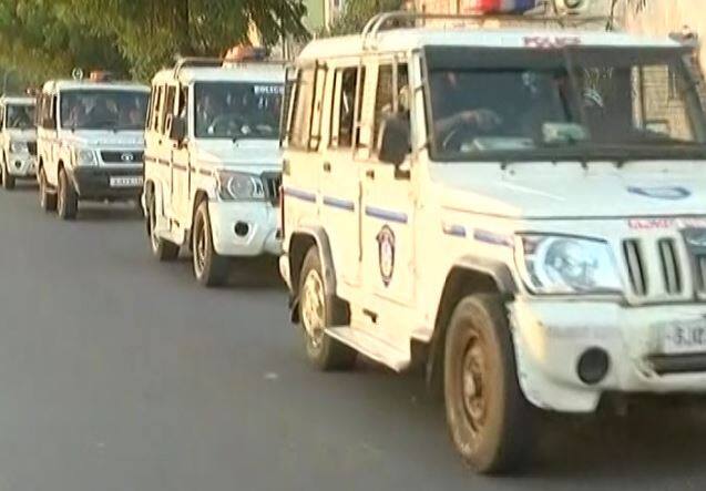 Rajkot police flag march in city નાગરિકતા કાયદો: રાજકોટમાં શાંતિપૂર્ણ માહોલ બની રહે તે માટે પોલીસે યોજી ફ્લેગમાર્ચ