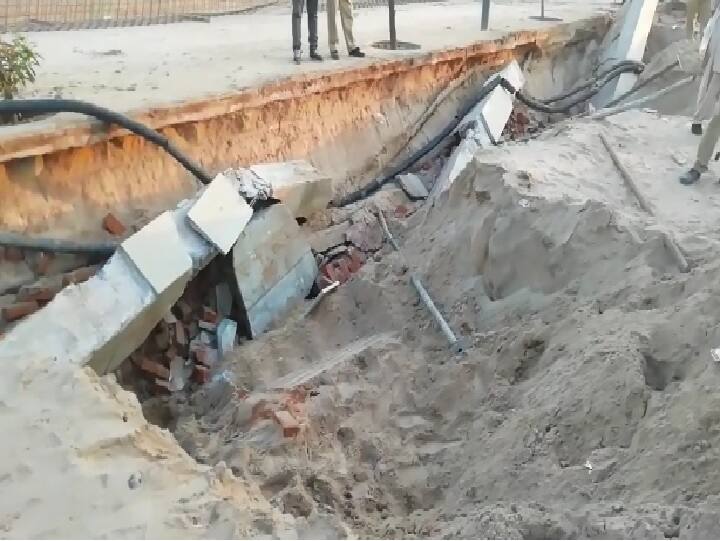 અમદાવાદઃ NID પાછળ રિવરફ્રન્ટમાં કન્સ્ટ્રકશન સાઈટની દીવાલ ધરાશાયી, 2 મહિલા મજૂરના મોત Ahmedabad construction site wall collapsed at riverfront 2 women died અમદાવાદઃ NID પાછળ રિવરફ્રન્ટમાં કન્સ્ટ્રકશન સાઈટની દીવાલ ધરાશાયી, 2 મહિલા મજૂરના મોત